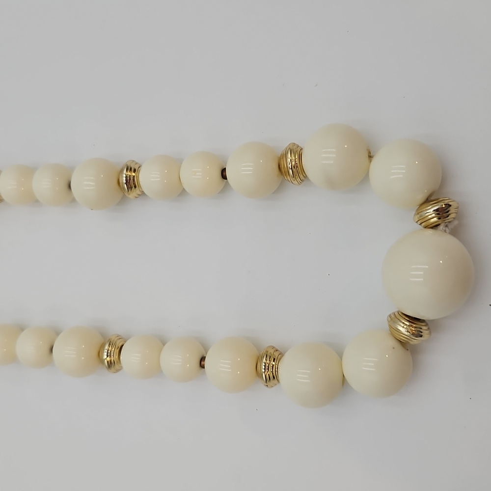 Elegant Cream and Gold Beaded Necklace Vintage